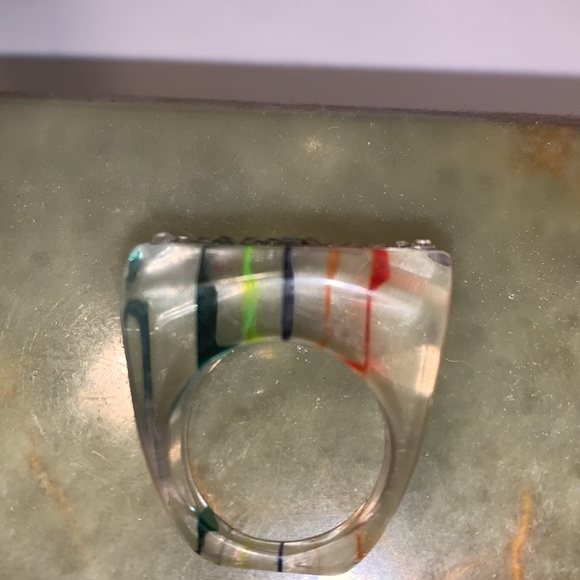 Vintage 70’s rainbow striped lucite ring - Picture 3 of 7